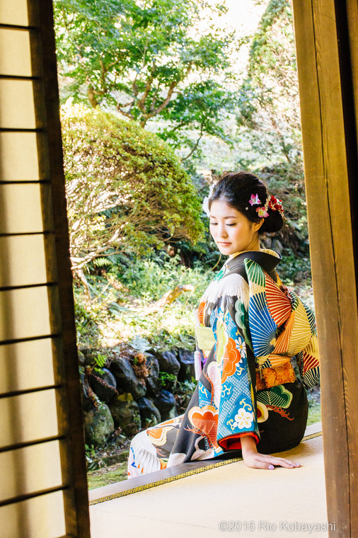 A woman sitting in her hikifurisode