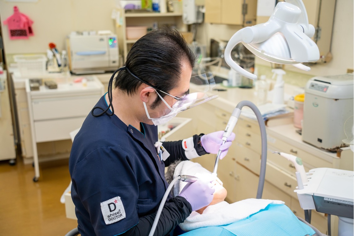 石橋宙大が撮影した「茶畑歯科医院」の写真
