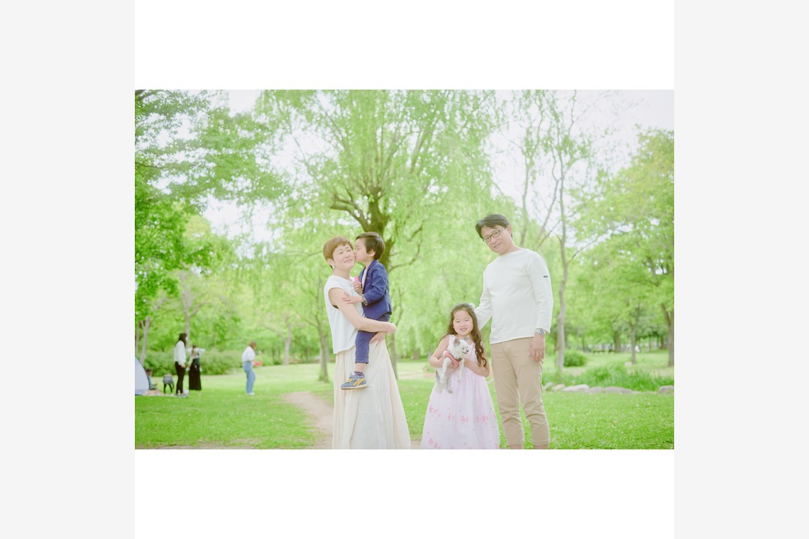Earth Creative Productsが出張撮影した家族写真(キッズ,ベビーフォト)などが写った「ファミリー」の家族写真