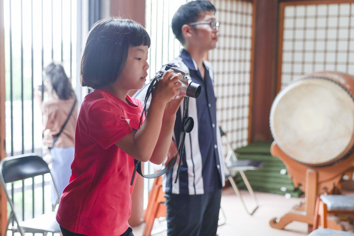 ちずカメラが撮影した「写真家　橘田龍馬さんの子供写真教室の様子」の写真