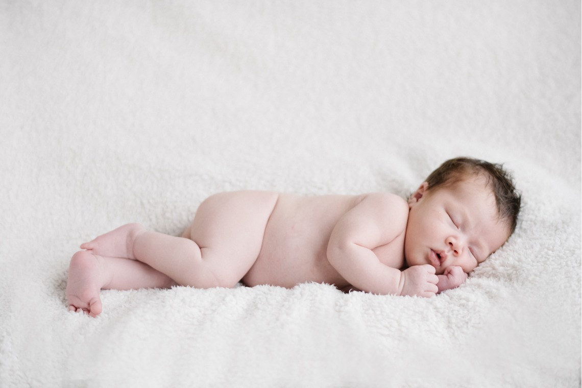 アトリエ　エピカ/清水　一哉が撮影したスタジオ撮影のアルバム「ニューボーンフォト」