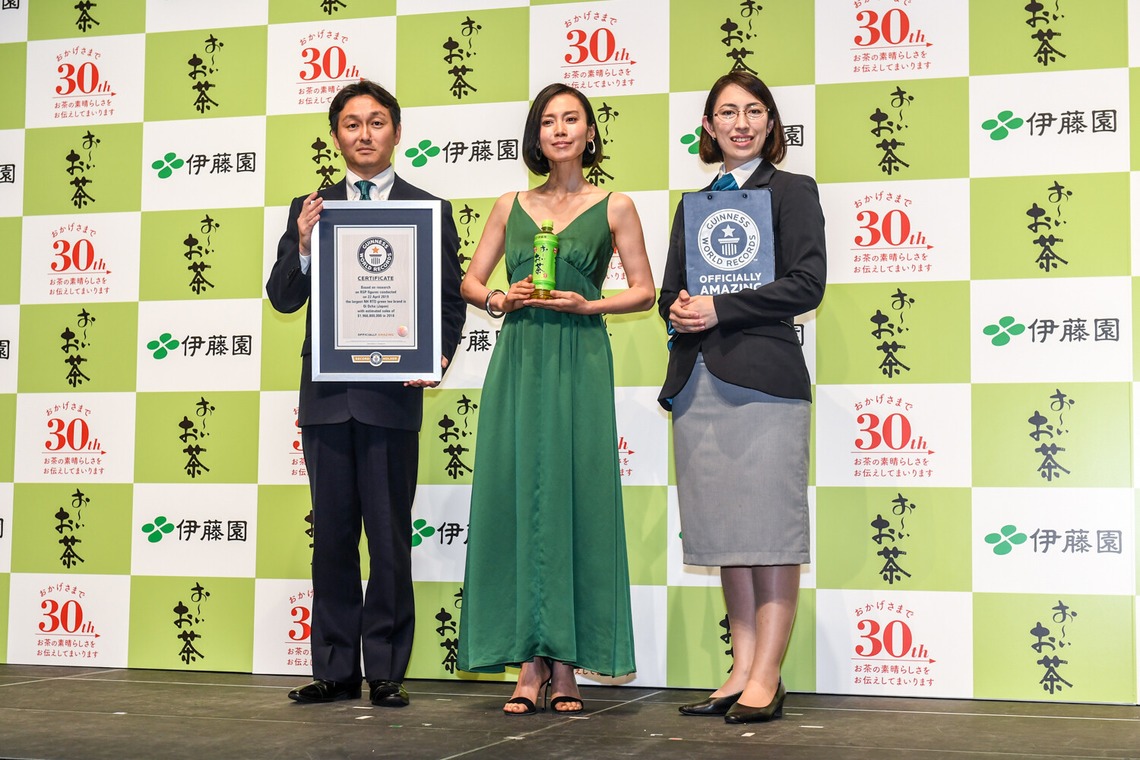 石津祐介が撮影した写真のアルバム「記者会見」