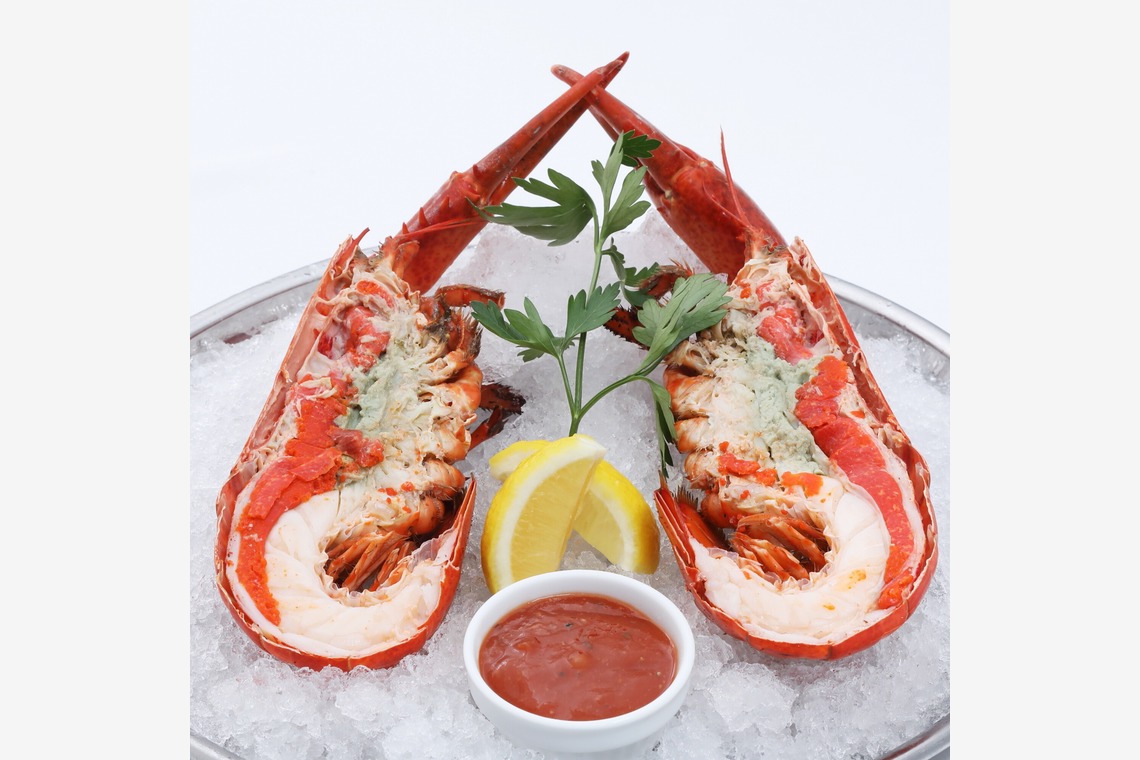 森安　照が撮影した「ステーキ・シーフード・サラダ」の写真