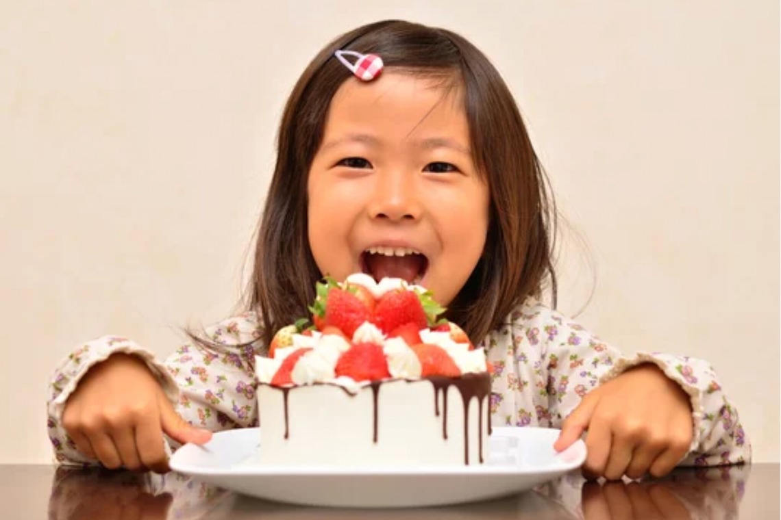 CREATIVE HOUSEが出張撮影した家族写真(キッズ,ベビーフォト)などが写った「バースデーフォト」の家族写真