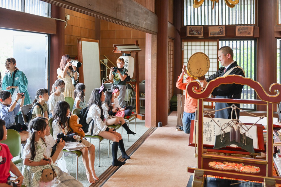 ちずカメラが撮影した「写真家　橘田龍馬さんの子供写真教室の様子」の写真