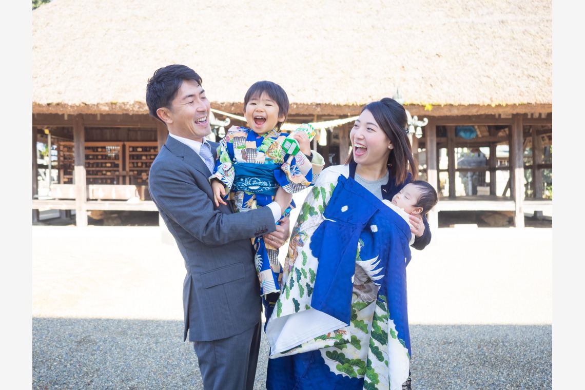 岩本隆之が出張撮影した家族写真(キッズ,ベビーフォト)などが写った「お宮参り撮影」の家族写真