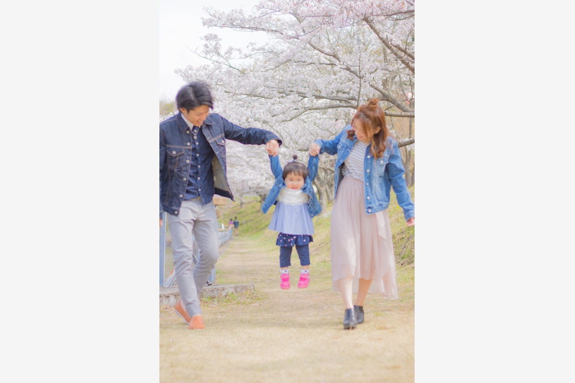 ゆのみふぉとが撮影した家族写真の出張撮影のアルバム「桜とお写真」