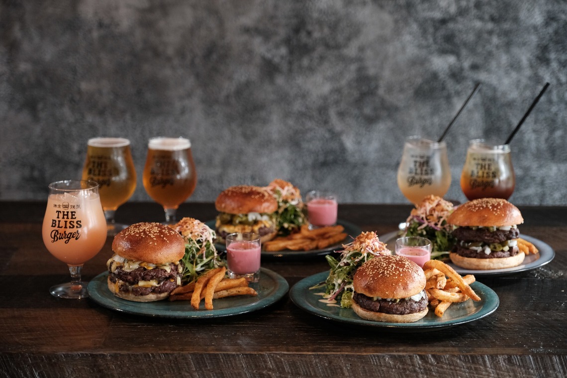 土門巧が撮影した写真のアルバム「THE BLISS BURGER」