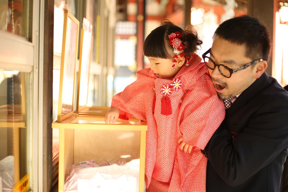 出張撮影HUG TIMEが出張撮影した家族写真(キッズ,ベビーフォト)などが写った「七五三記念撮影＠世田谷八幡宮・東京」の家族写真