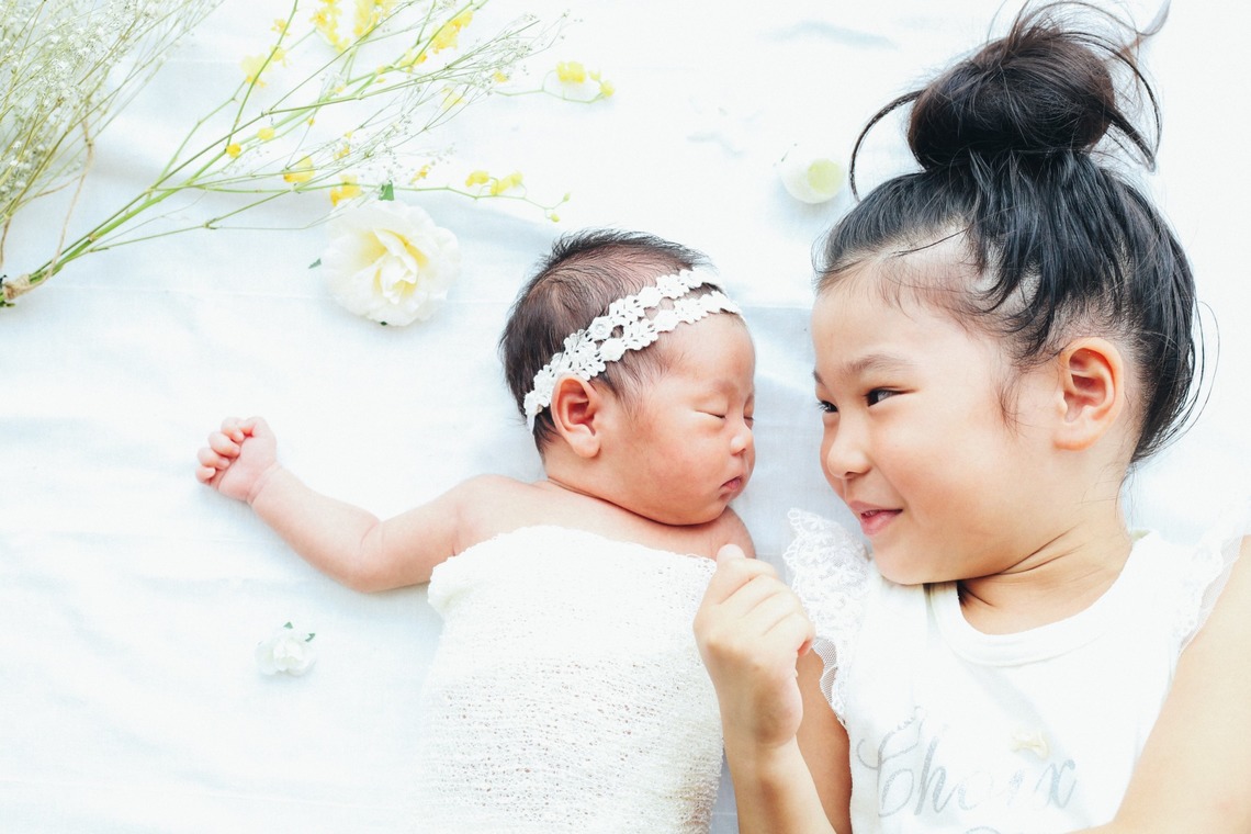 出張撮影HUG TIMEが撮影した「自宅でナチュラルなニューボーンフォト」の写真