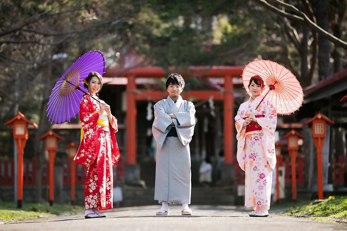 APKが出張撮影した家族写真(キッズ,ベビーフォト)などが写った「カジュアル着物で桜ロケーション撮影　2019年4月」の家族写真