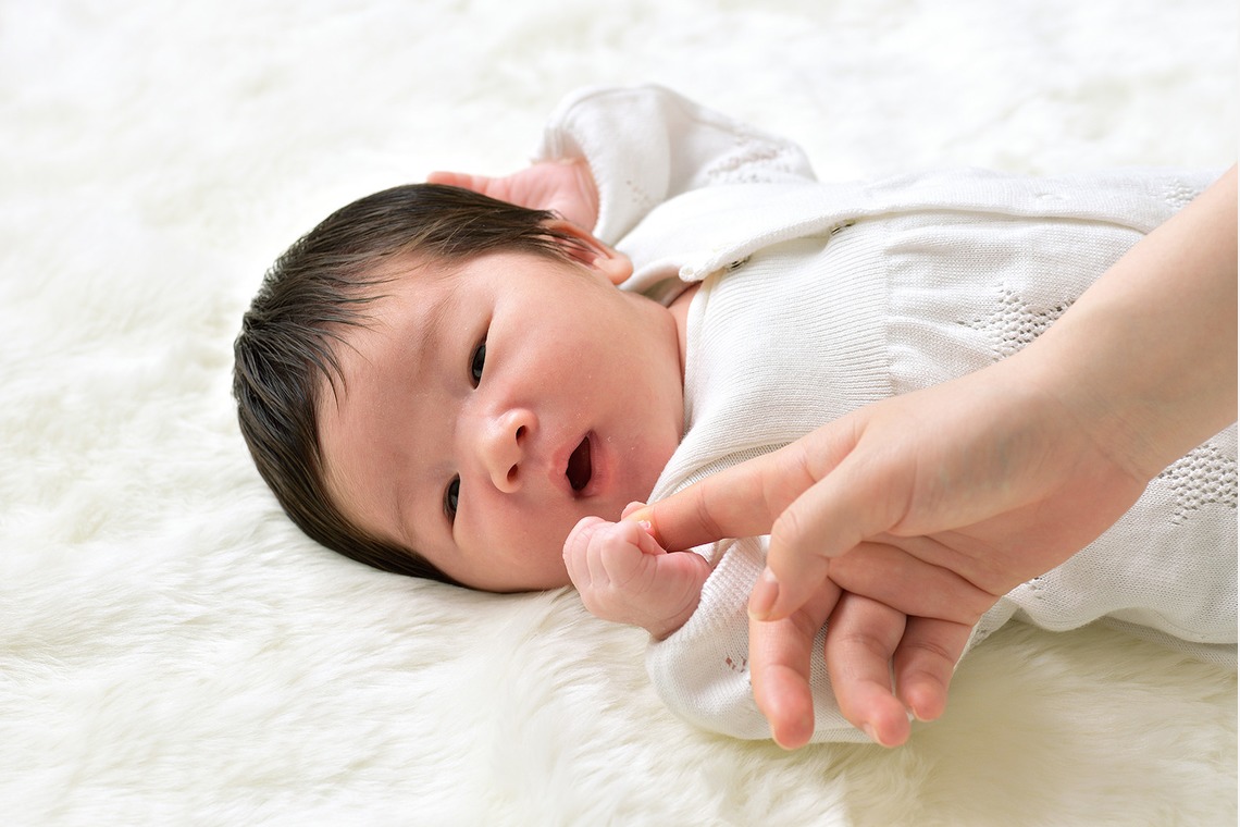 Design studio lumière（井上 敦仁）が撮影したスタジオ撮影のアルバム「ニューボーンフォト」