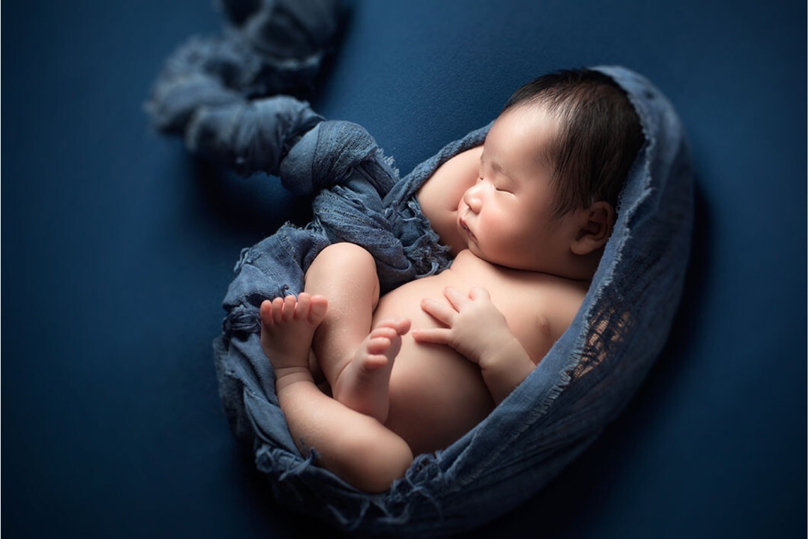 AXiS Photo Servise 藤井靖史が出張撮影した家族写真(キッズ,ベビーフォト)などが写った「ニューボーンフォト」の家族写真