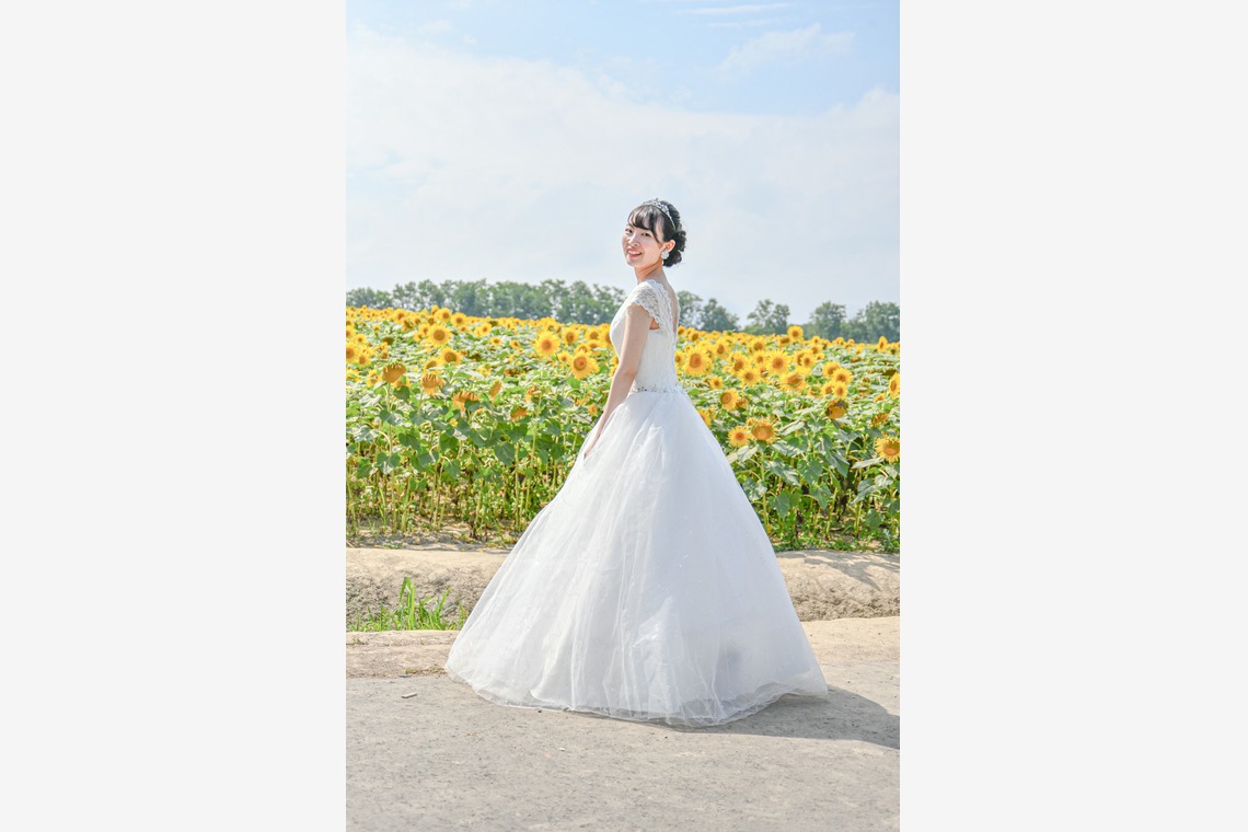 Album of the Honeymoon Photo Shoot taken by DESIGN STUDIO EE - Hokkaido Sun flower wedding photo
