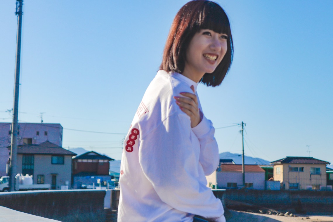 心綴フィルムが撮影した「邂逅飯店オリジナルTシャツ宣材写真」の写真