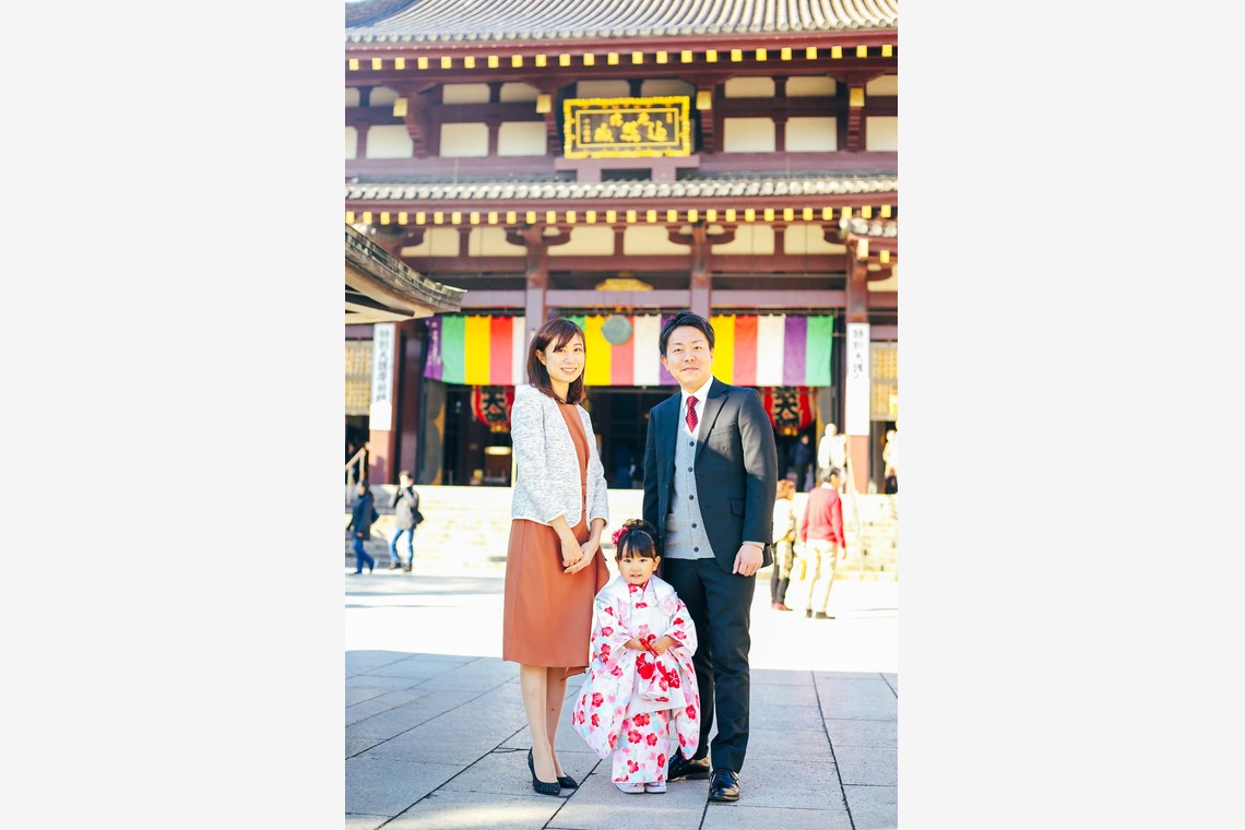出張撮影HUG TIMEが出張撮影した家族写真(キッズ,ベビーフォト)などが写った「七五三出張撮影＠川崎大師」の家族写真