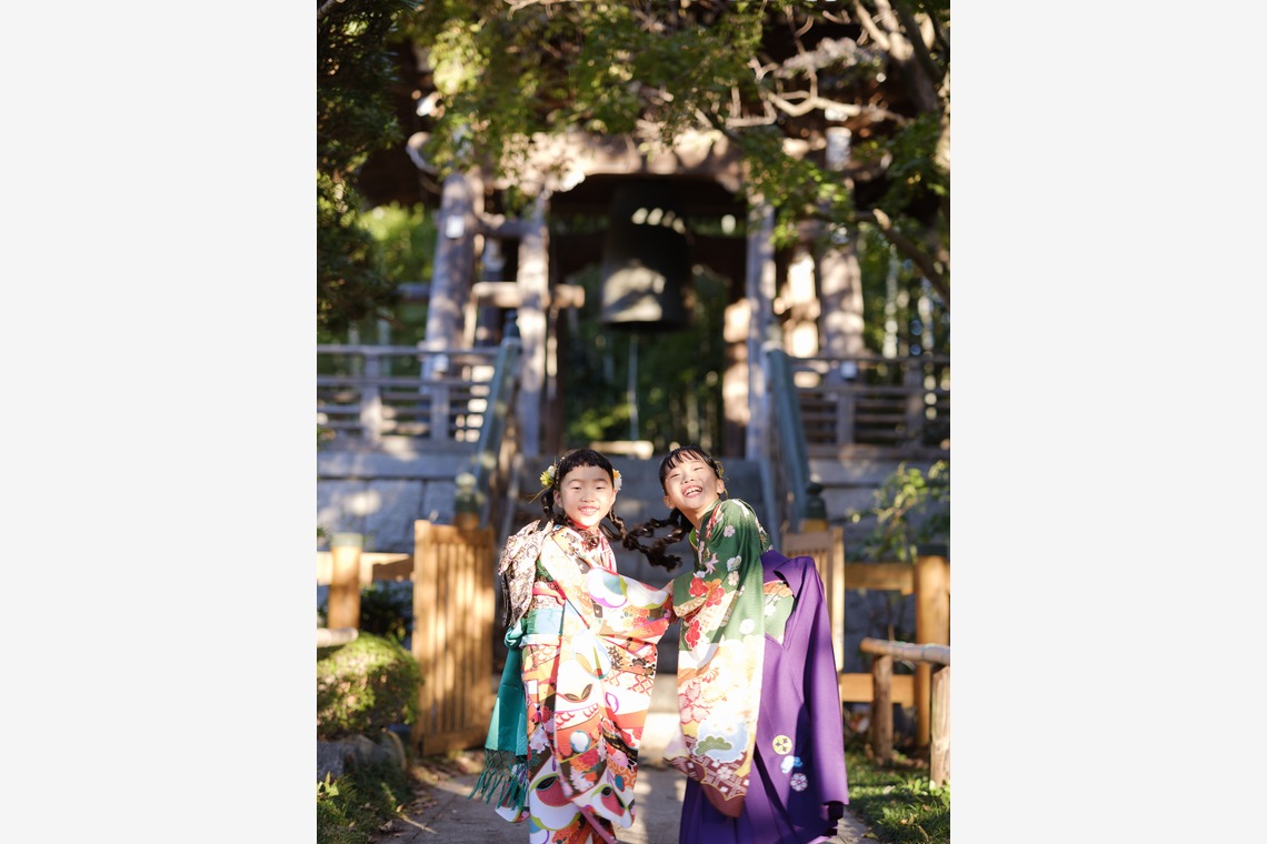 藤原和彦が出張撮影した家族写真(キッズ,ベビーフォト)などが写った「お寺さんでの七五三記念撮影」の家族写真
