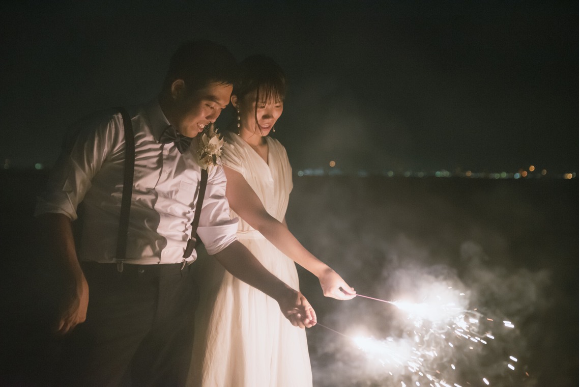 山下　剛が撮影した「海岸でのウェディングフォト」の写真