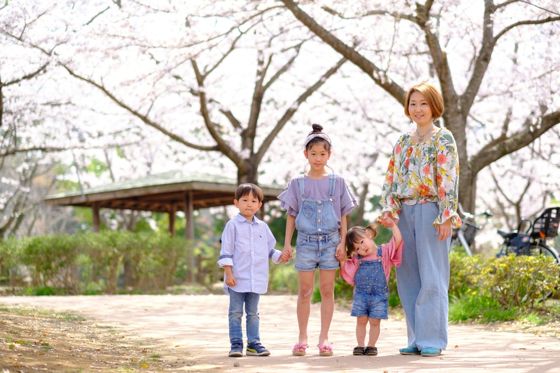 高野和希が撮影した「桜での家族フォト」の写真