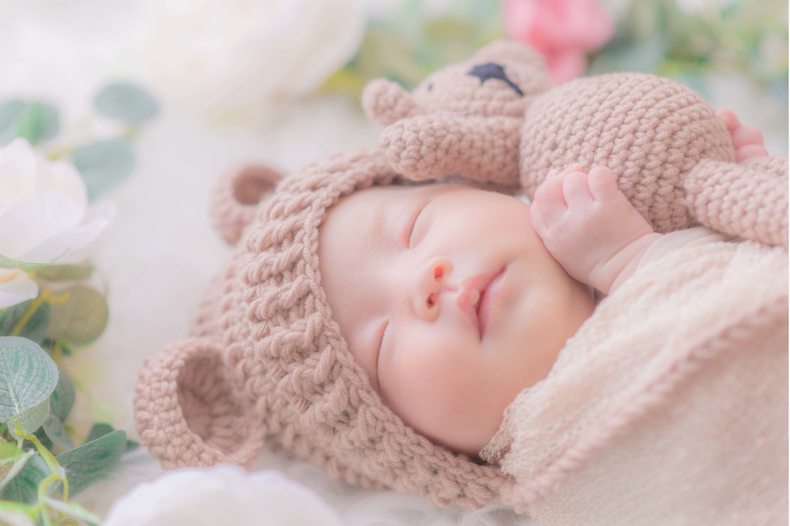 まんまるフォトが出張撮影した家族写真(キッズ,ベビーフォト)などが写った「ニューボーンフォト」の家族写真