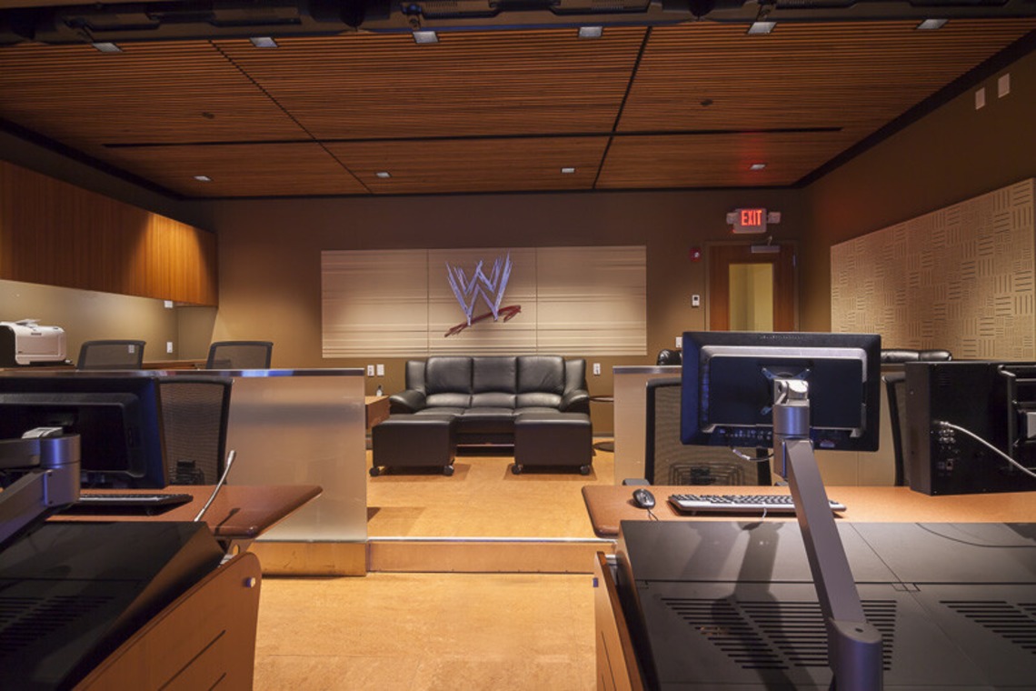 富岡敦が撮影した「テレビ・ラジオ局」の写真