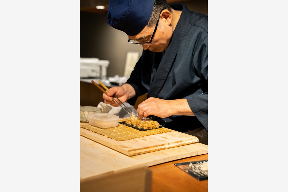 須田桃加が撮影した写真のアルバム「紺と白様」