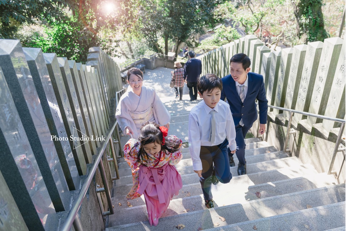 PhotoStudioLink　福井アイラが出張撮影した家族写真(キッズ,ベビーフォト)などが写った「記念撮影　家族写真　お宮参り 七五三」の家族写真