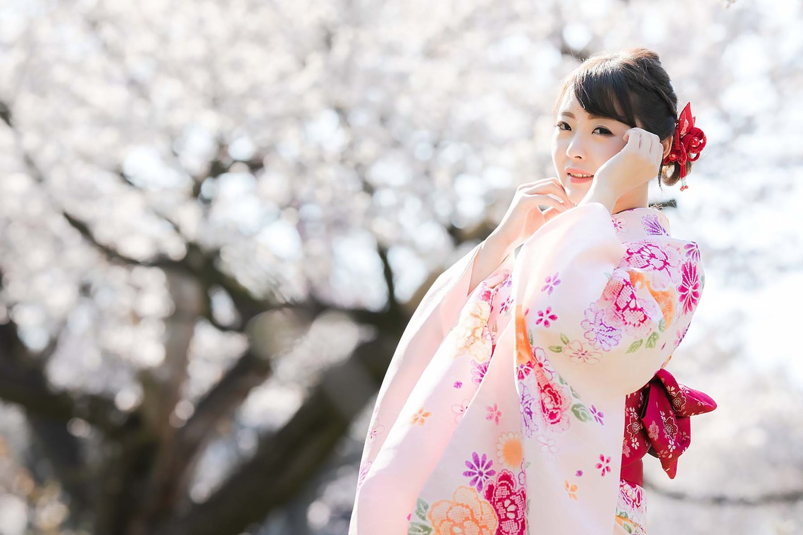 APKが出張撮影した家族写真(キッズ,ベビーフォト)などが写った「カジュアル着物で桜ロケーション撮影　2019年4月」の家族写真