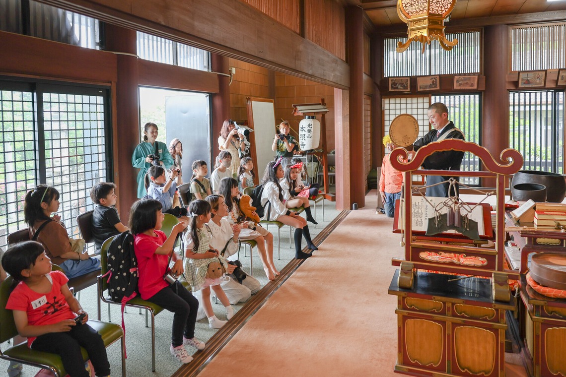 ちずカメラが撮影した「写真家　橘田龍馬さんの子供写真教室の様子」の写真
