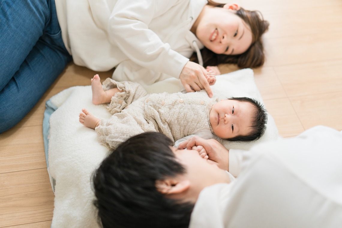 池田廉が出張撮影した家族写真(キッズ,ベビーフォト)などが写った「公園にて」の家族写真