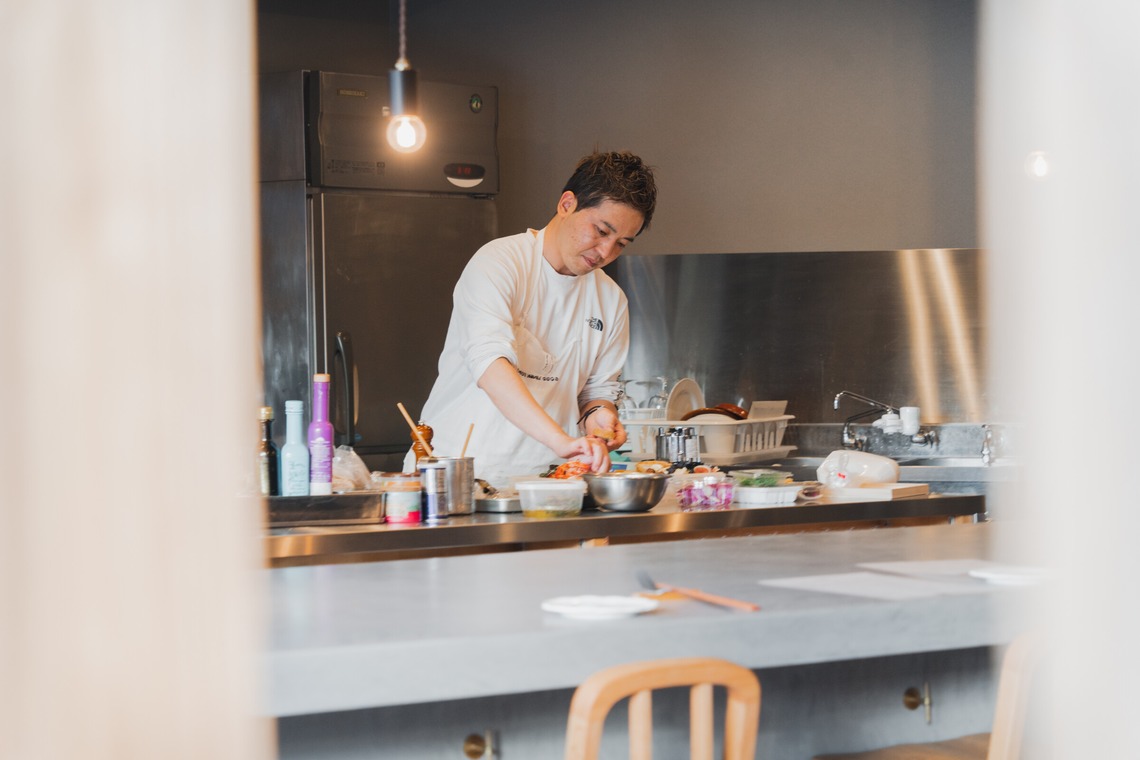 日下翔太郎が撮影した「飲食店のフード/ドリンク/内観/スタッフなどを全て含んだ設営」の写真