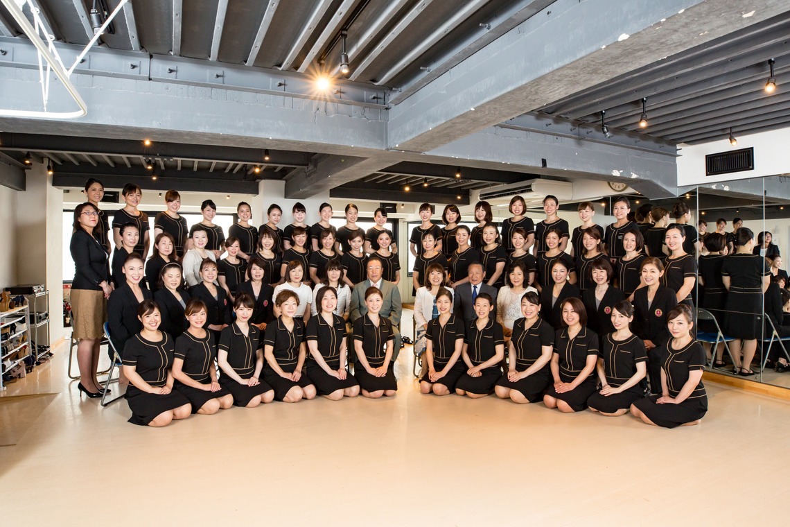 踊るカメラマンAKIRAが撮影した写真のアルバム「企業研修撮影」