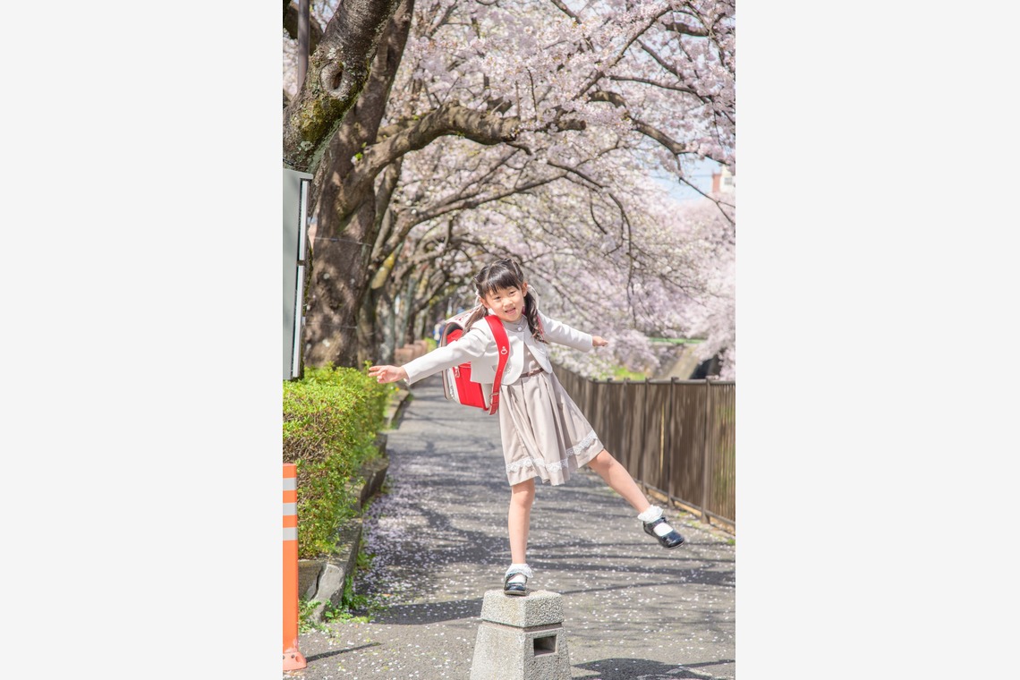 関場優太が撮影した「入学記念の家族写真」の写真