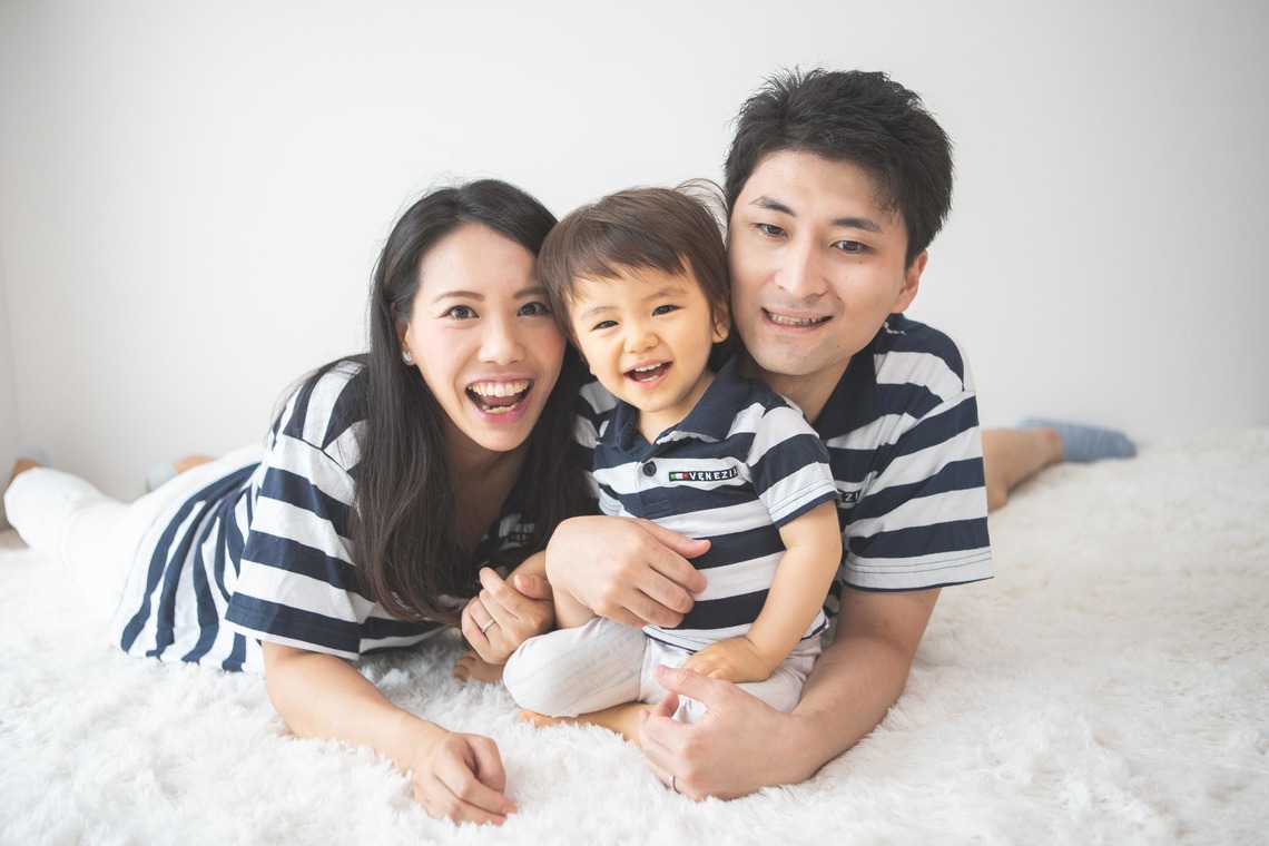 荒畑けいこが出張撮影した家族写真(キッズ,ベビーフォト)などが写った「AMIクラウドファンディング撮影会(ファミリーフォト）」の家族写真