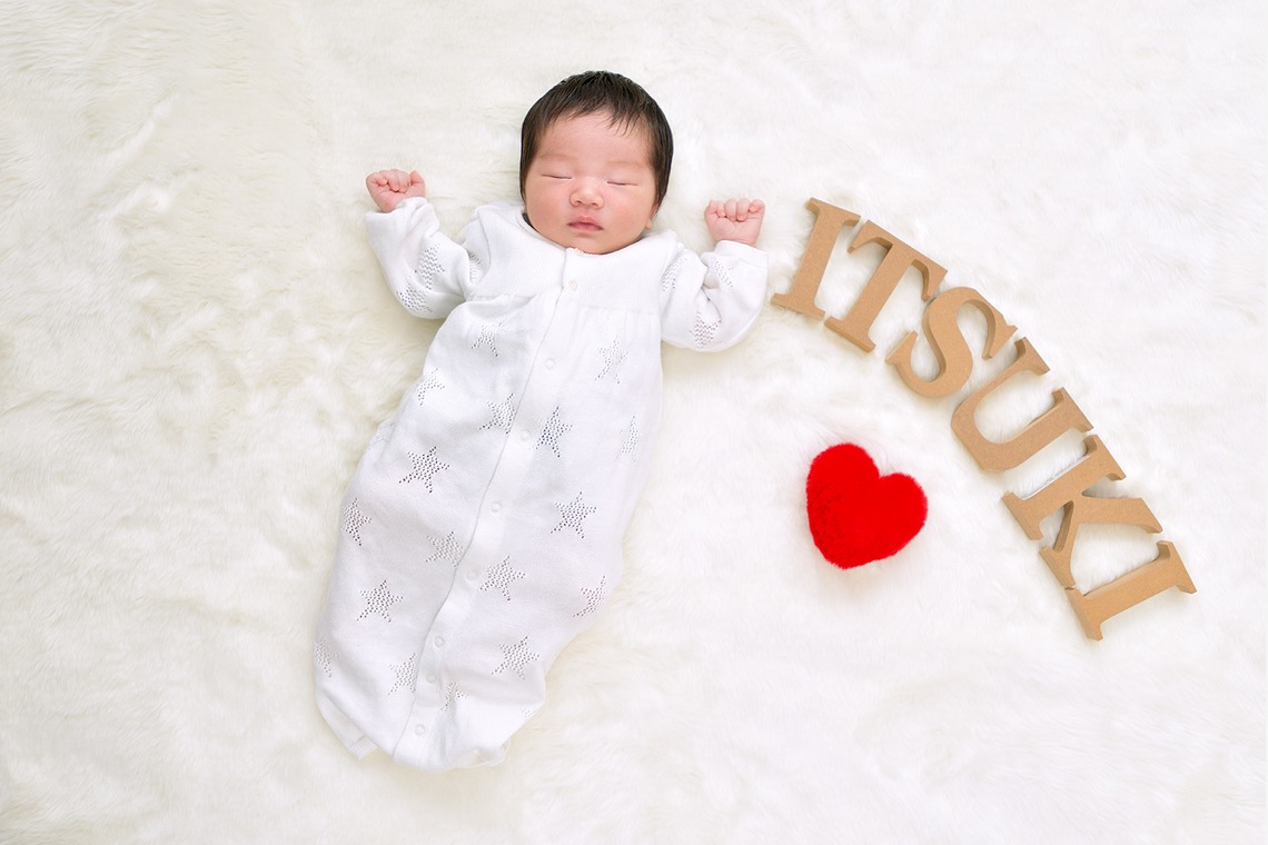 Design studio lumière（井上 敦仁）が撮影したスタジオ撮影のアルバム「ニューボーンフォト」