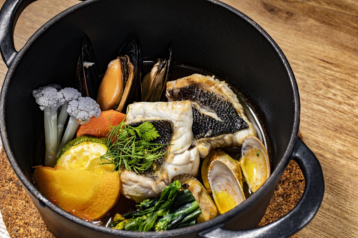 細谷悠美が撮影した写真のアルバム「青横バル　太郎's」