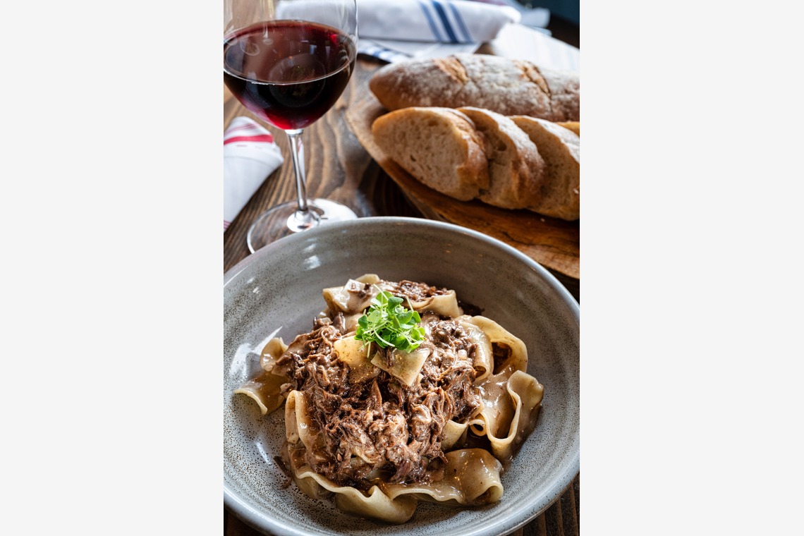 Willow Photoが撮影した写真のアルバム「taverna Maui フードフォト、スタッフと店舗撮影」