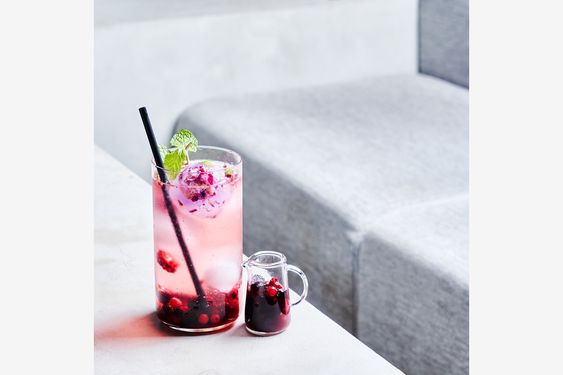 坂元寿行が撮影した写真のアルバム「渋谷カフェの撮影」