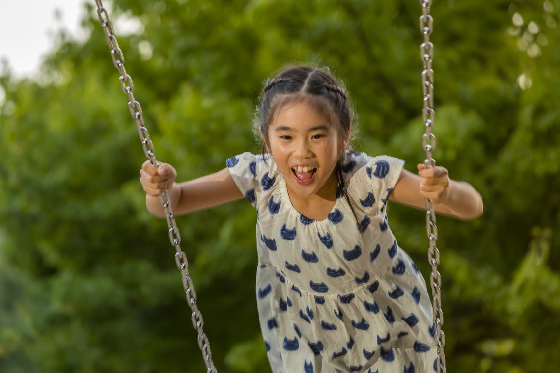 Bernard Lykesが出張撮影した家族写真(キッズ,ベビーフォト)などが写った「シスターズ・サマー・プレイ」の家族写真