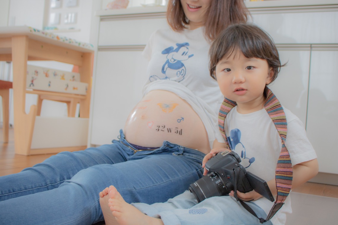 ゆのみふぉとが出張撮影した家族写真(キッズ,ベビーフォト)などが写った「マタニティフォト」の家族写真