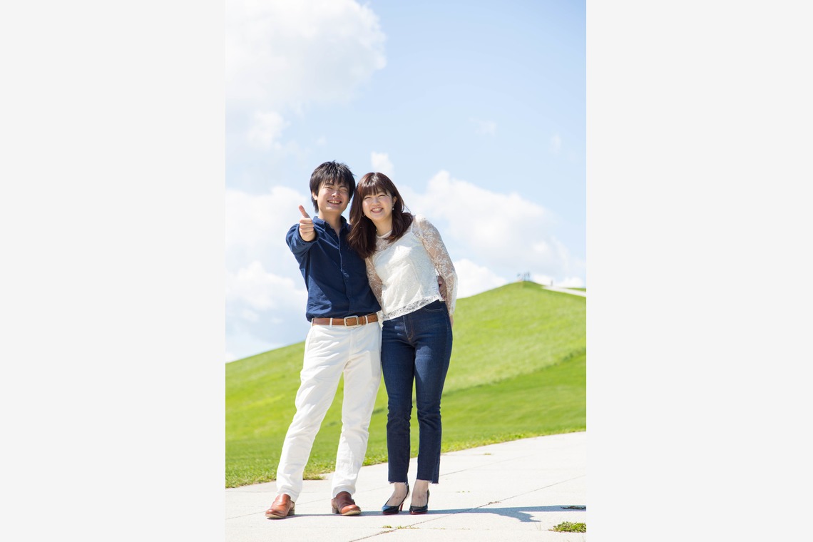 Happy with Photosが出張撮影した家族写真(キッズ,ベビーフォト)などが写った「アニバーサリーフォト(結婚記念日)＠札幌市・モエレ沼公園」の家族写真