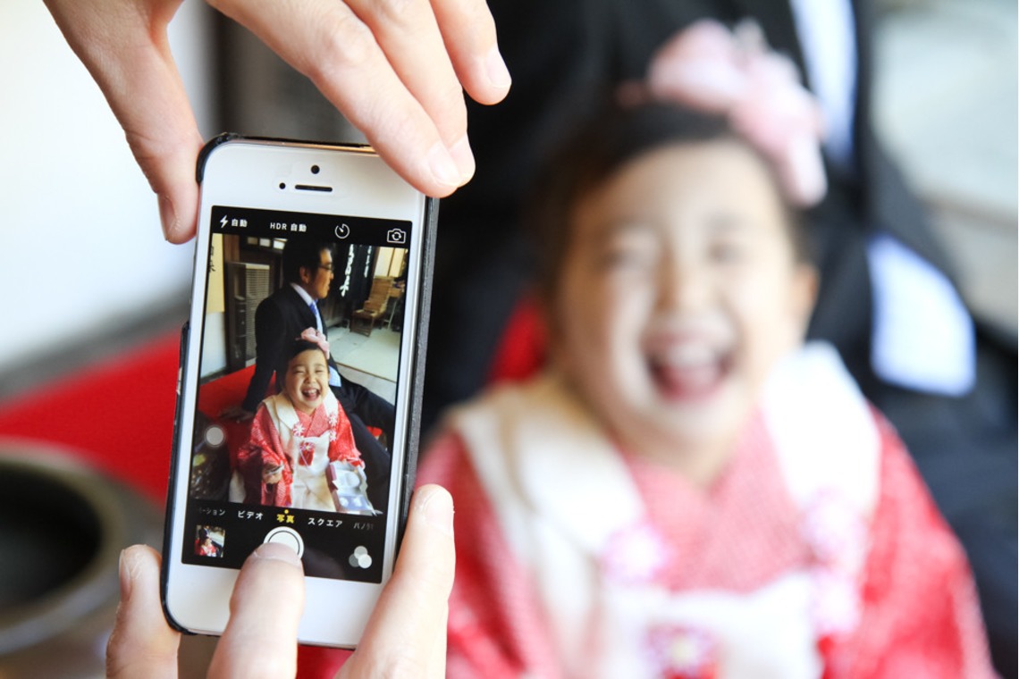 スマイルハンターが出張撮影した家族写真(キッズ,ベビーフォト)などが写った「七五三ロケーション撮影」の家族写真