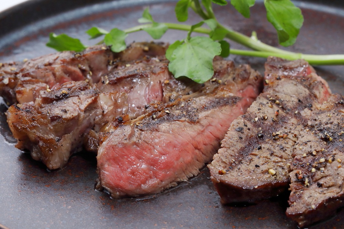 森安　照が撮影した「ステーキ・肉料理」の写真