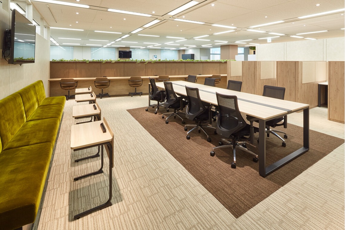 岩瀬泰治が撮影した写真のアルバム「内観写真」