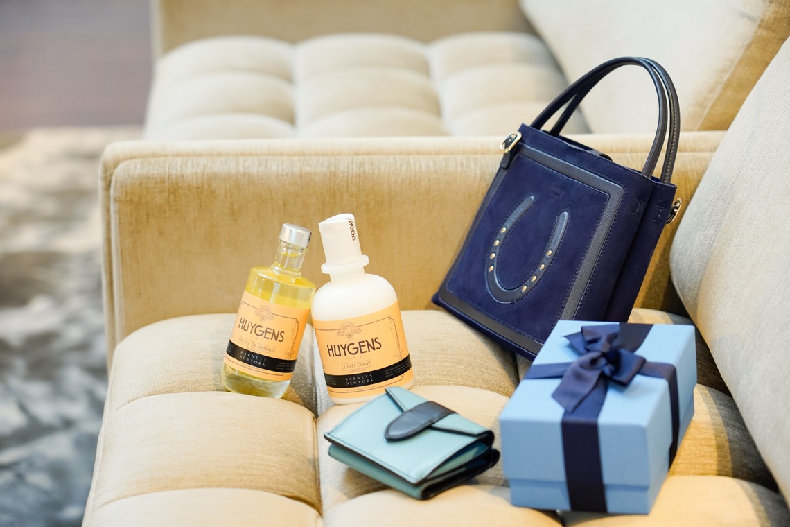 クマが撮影した写真のアルバム「商品撮影」