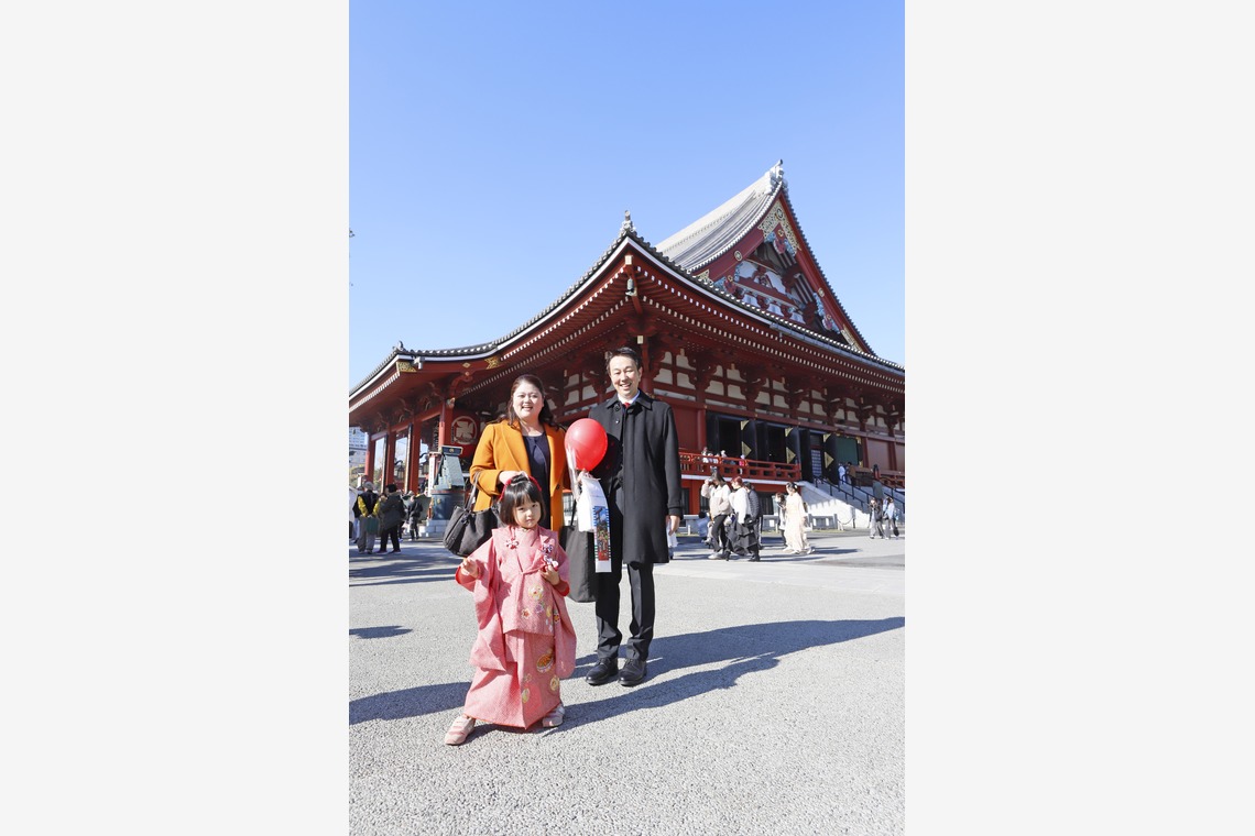 村田わかな広告写真が出張撮影した家族写真(キッズ,ベビーフォト)などが写った「まりえちゃん七五三」の家族写真