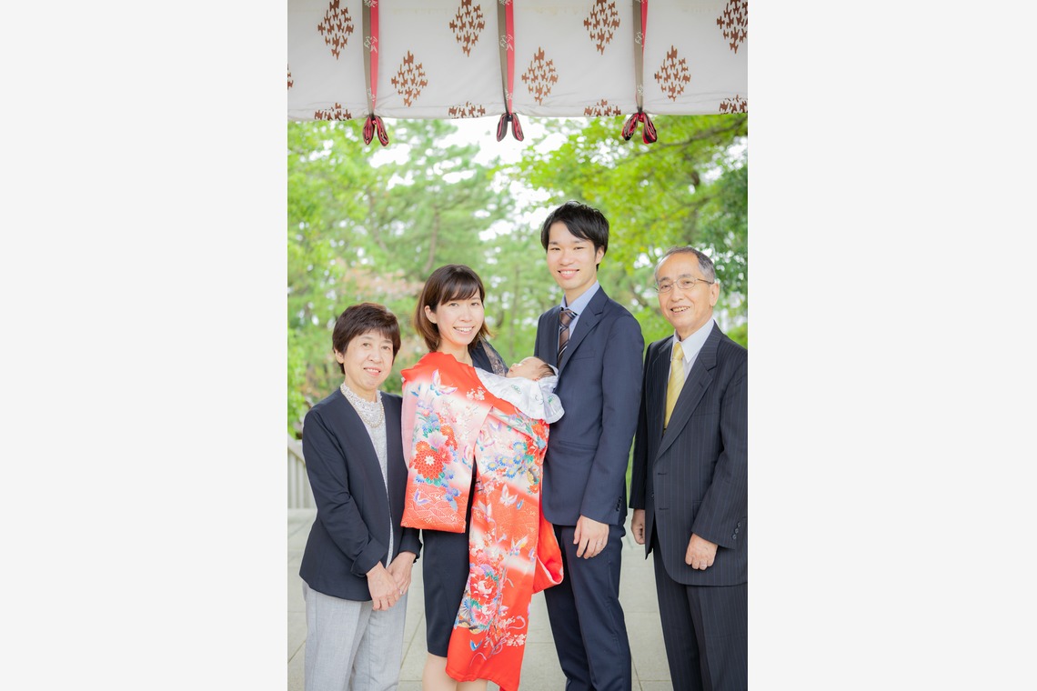 橋本祐里子（まるちゃん）が撮影した「仲良し親族のお宮参り＠稲毛浅間神社」の写真