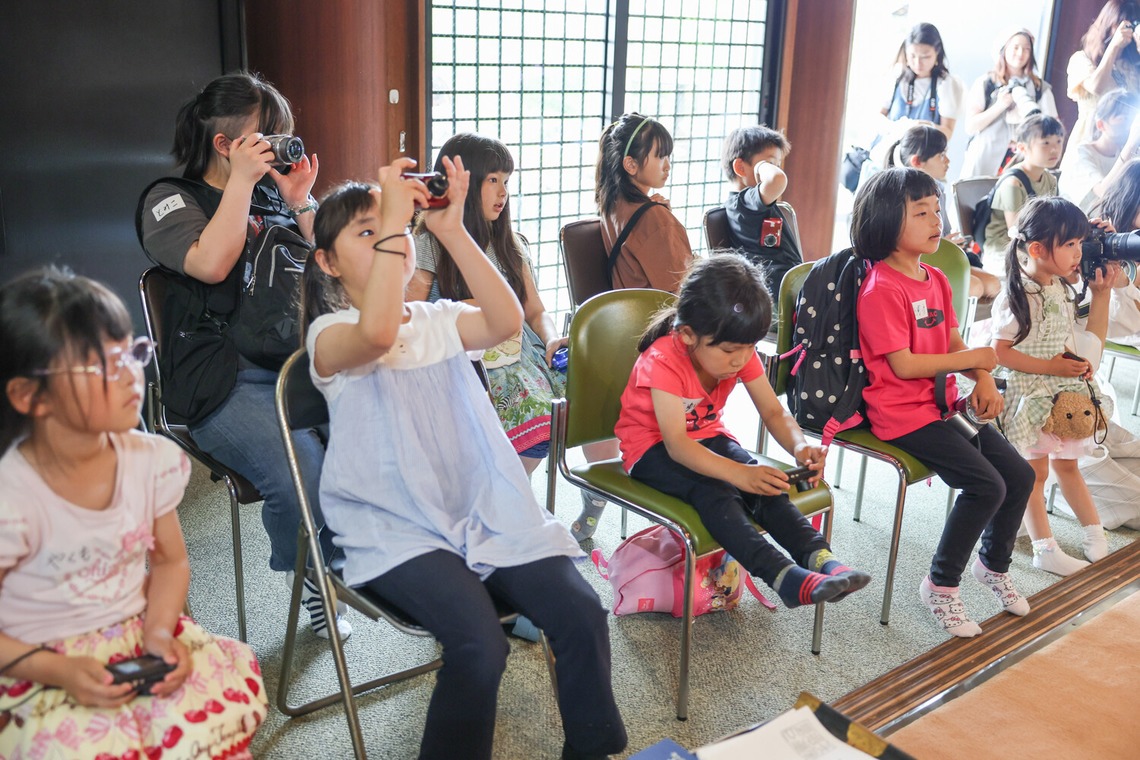 ちずカメラが撮影した「写真家　橘田龍馬さんの子供写真教室の様子」の写真
