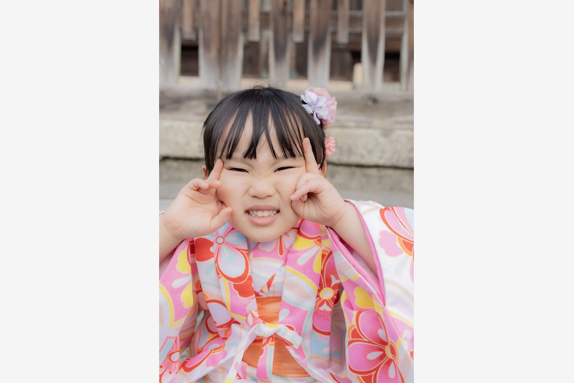 大阪フォトファクトリーが出張撮影した家族写真(キッズ,ベビーフォト)などが写った「七五三/子ども着物」の家族写真
