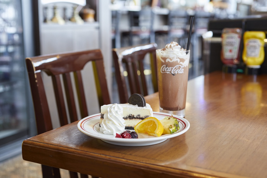 土肥さやかが撮影した写真のアルバム「スイーツ・パン」